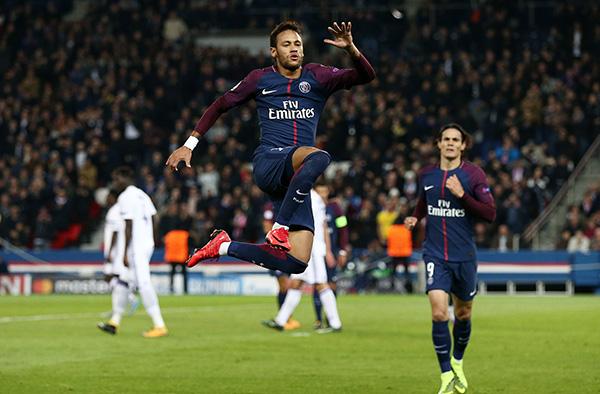 直接吸引了 直接吸引了