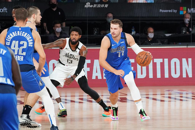 自世界各地 自世界各地